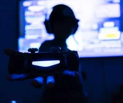Dark web a gry online – dlaczego nastolatki chcą tam zaglądać?
