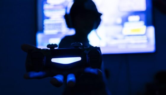 Dark web a gry online – dlaczego nastolatki chcą tam zaglądać?