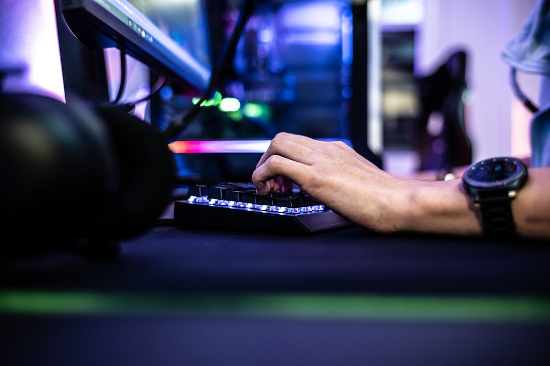 Niebezpieczne czaty online – jak rozpoznać na platformach gamingowych?